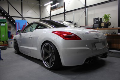 プジョーRCZデントリペア