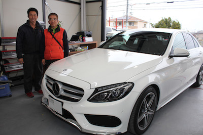 ベンツ C200 AMG フロントガラス 修理