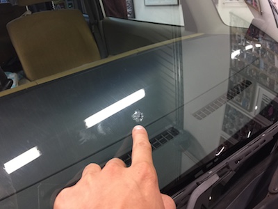 フロントガラス　飛び石　大きい