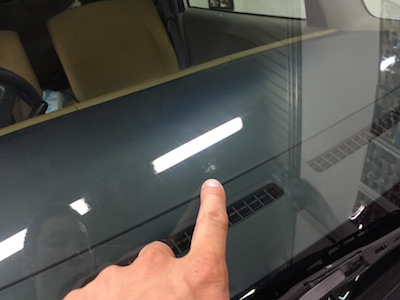 フロントガラス　飛び石　大きい