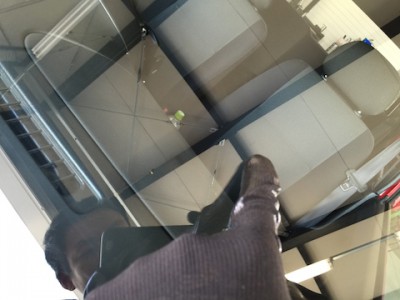 フロントガラス　飛び石　修理