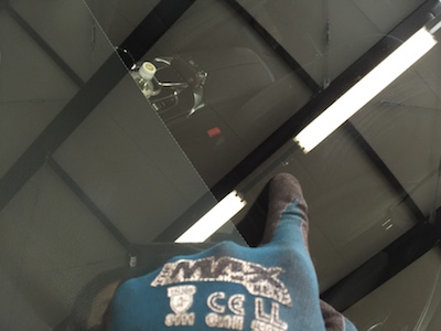 ベンツ C200 AMG フロントガラス 修理