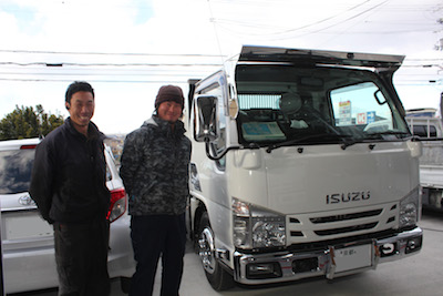 イスズ エルフ フロントガラス 修理