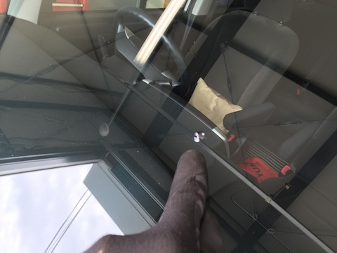 ヴォクシー　フロントガラス　修理