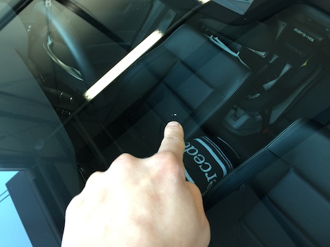 ベンツ　E240　フロントガラス　修理