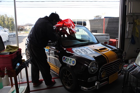 ミラ　フロントガラス　修理　レース