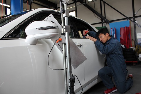 クラウン　ハイブリッド　デントリペア