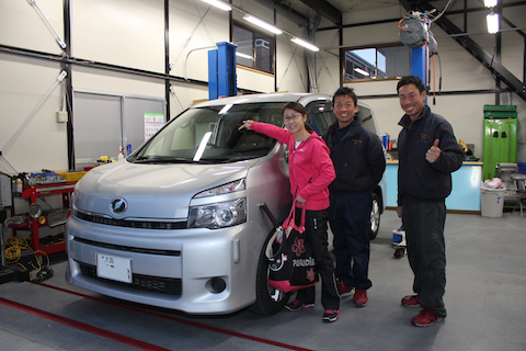 ヴォクシー　フロントガラス　修理