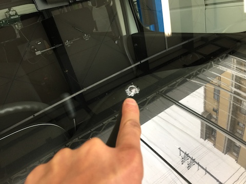 キューブ　車検　飛び石　修理