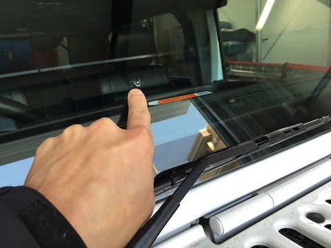 ラングラー　フロントガラス　修理