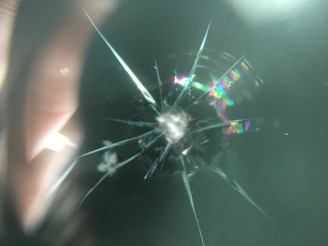 キューブ フロントガラス 修理