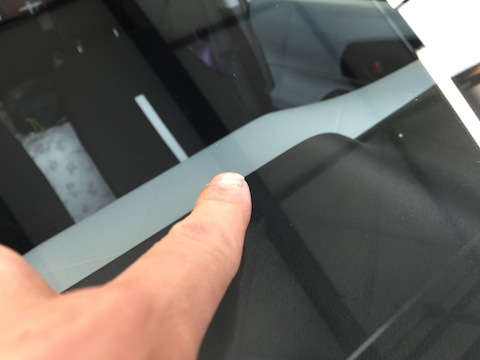 アクア　フロントガラス　修理　飛び石　ウインドリペア