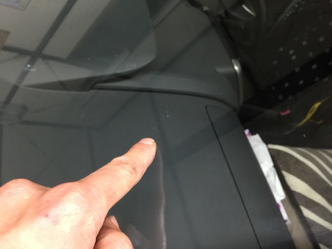 ヴォクシー　フロントガラス　飛び石　修理