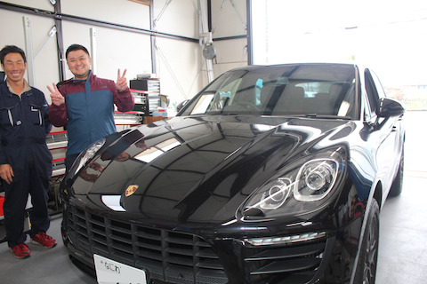 ポルシェ マカン フロントガラス 修理 飛び石