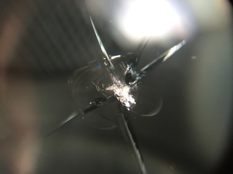 BMW フロントガラス 飛び石 修理