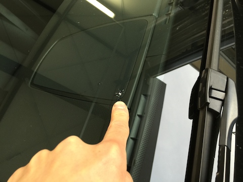 BMW フロントガラス 飛び石 修理