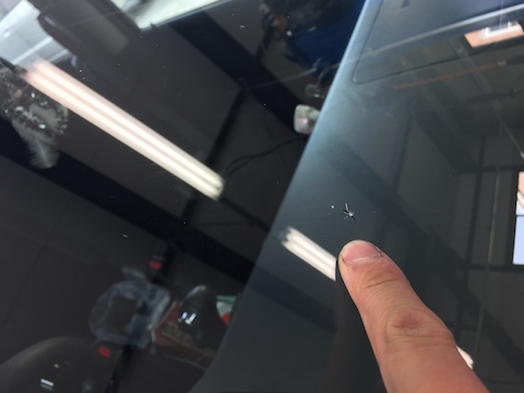 ステップワゴン フロントガラス 飛び石 修理