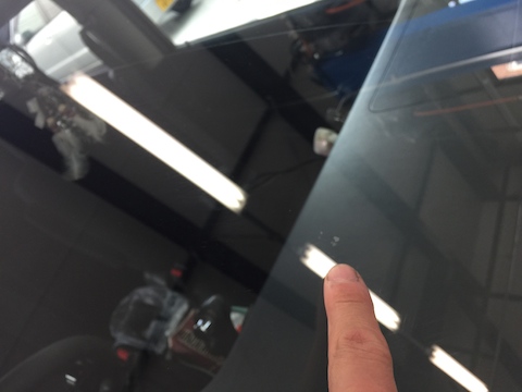 ステップワゴン フロントガラス 飛び石 修理