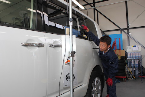 デリカD5 へこみ 修理 デントリペア