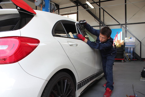 ベンツ AMG A45 へこみ 修理 デントリペア