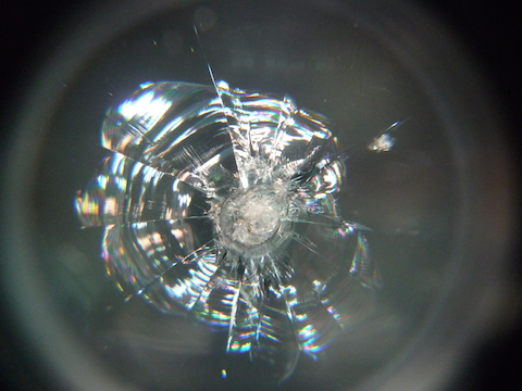 フロントガラス　飛び石　ウインドリペア