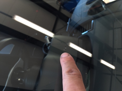 フェアレディZ　フロントガラス　飛び石　修理