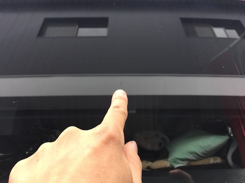 4tトラック　飛び石　修理　フロントガラス