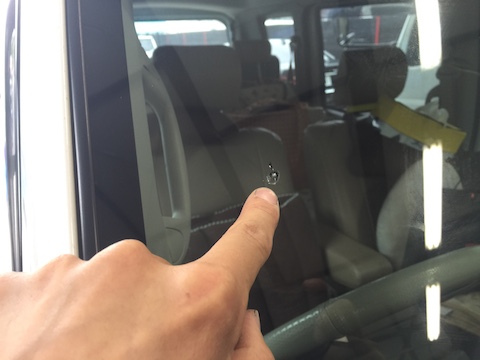 エブリィ　飛び石　修理　フロントガラス　ウインドリペア