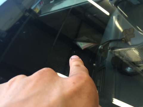 スイフト　フロントガラス　飛び石　修理　ウインドリペア