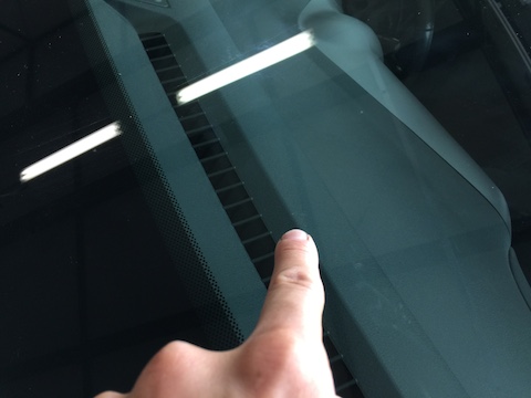 ストリーム　ウインドリペア　飛び石　フロントガラス