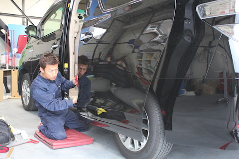 トヨタ ヴェルファイア ヘコミ 修理 デントリペア