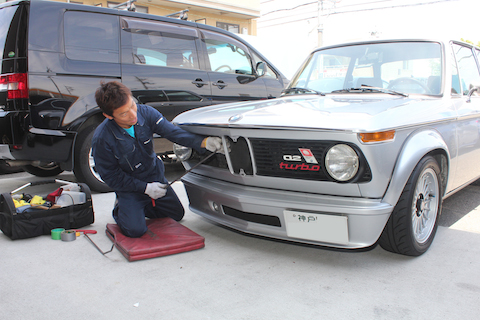 1973年製　BMW 2002 turbo　ヘコミ　修理　デントリペア