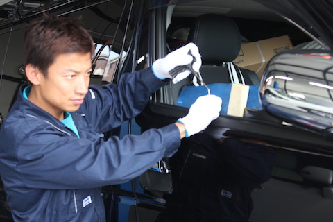 ハイエース　ヘコミ　修理　デントリペア