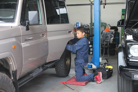 ランドクルーザー 70 へこみ 修理