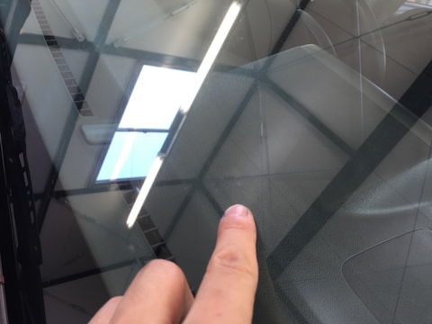 フロントガラス　飛び石　修理　ウインドリペア