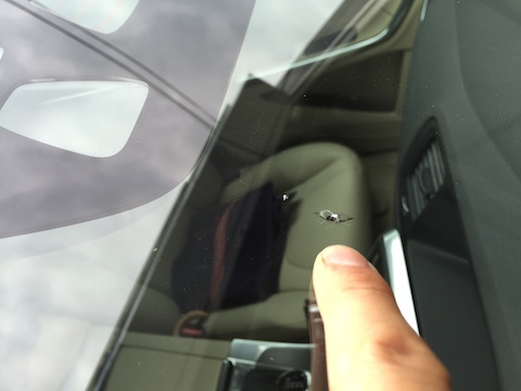 VOLVO V60　フロントガラス　飛び石　修理　ウインドリペア