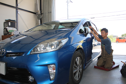 プリウス　へこみ　修理　デントリペア