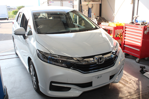 シャトル ハイブリッド フロントガラス 飛び石 修理