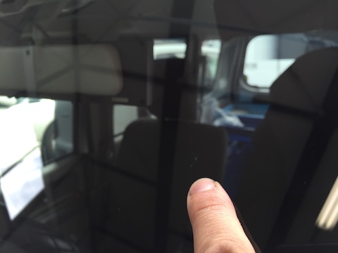 ニッサン　NV100　フロントガラス　飛び石　修理