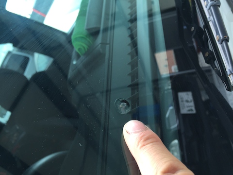 ラングラー　飛び石　修理　ウインドリペア