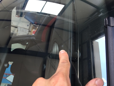 ミニ　フロントガラス　飛び石　修理　デントリペア