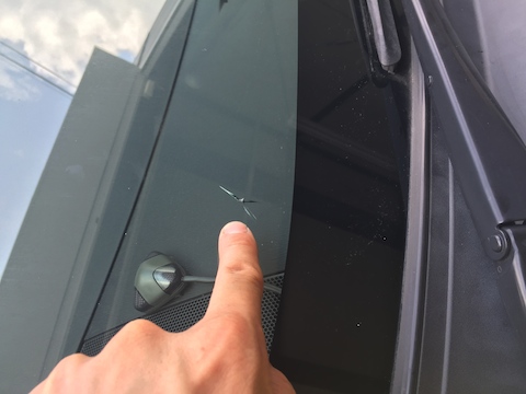 プリウス　フロントガラス　飛び石　ウインドリペア