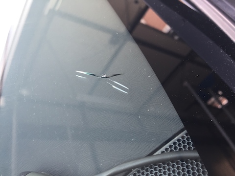 プリウス　フロントガラス　飛び石　ウインドリペア