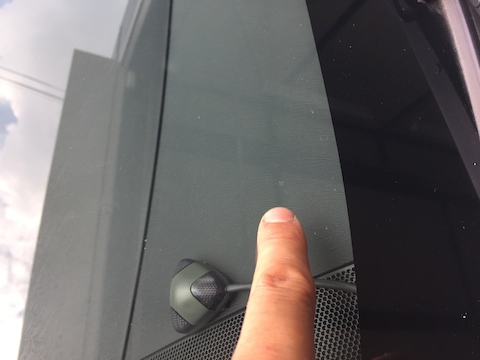 プリウス　フロントガラス　飛び石　ウインドリペア