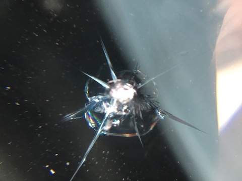 ベンツ　CLS　フロントガラス　飛び石　修理