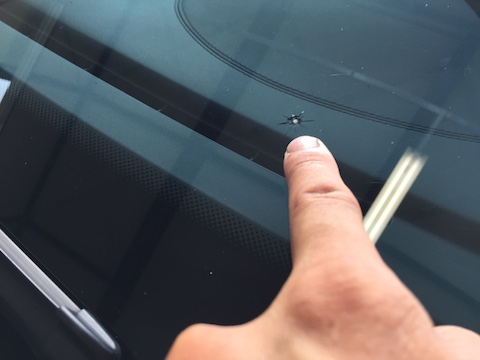 ベンツ　CLS　フロントガラス　飛び石　修理