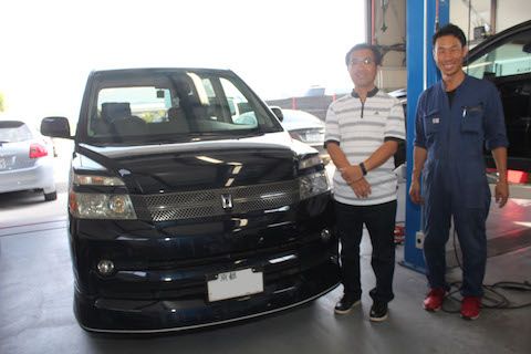 ヴォクシー　フロントガラス　飛び石　修理