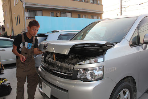 ヴォクシー　ヘコミ　修理　デントリペア