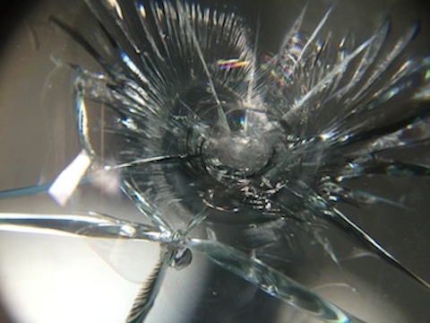 フロントガラス　飛び石　キズ　ウインドリペア