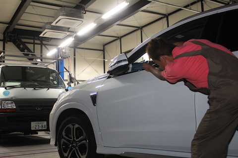 ホンダ　ヴェゼル　へこみ　修理　デントリペア